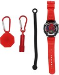 Montre Spiderman rouge avec bracelet noir, étui rouge avec mousqueton et lampe de poche rouge avec mousqueton.