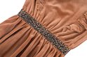Detail van de bruine fluwelen jurk met ruches en panterprint tailleband.