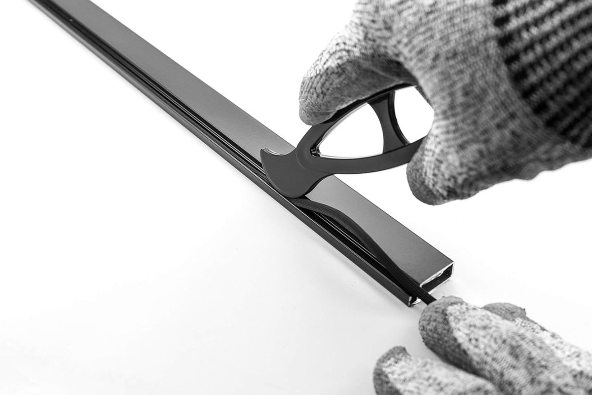 Kedergereedschap - Kederinroller - Vliegengaas Plaatsen - Roestvrij Staal - 145 cm - Zwart