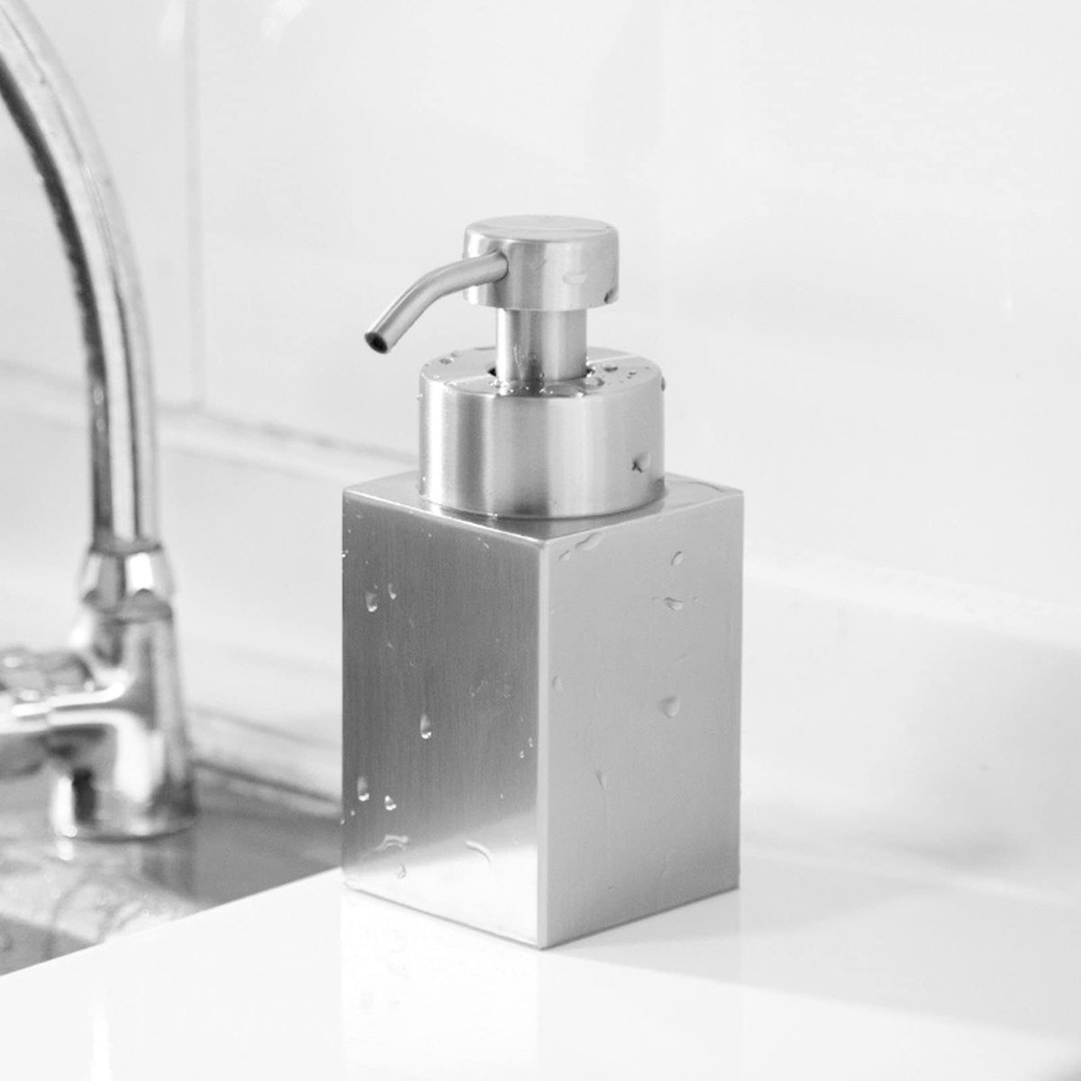 Dailygoods- Staalschuim Duurzaam - PP-Pomp - Badkamer/Keuken - Bespaarder - 304 Roestvrij Staal - Eenvoudig te Gebruiken - Schuimdispenser