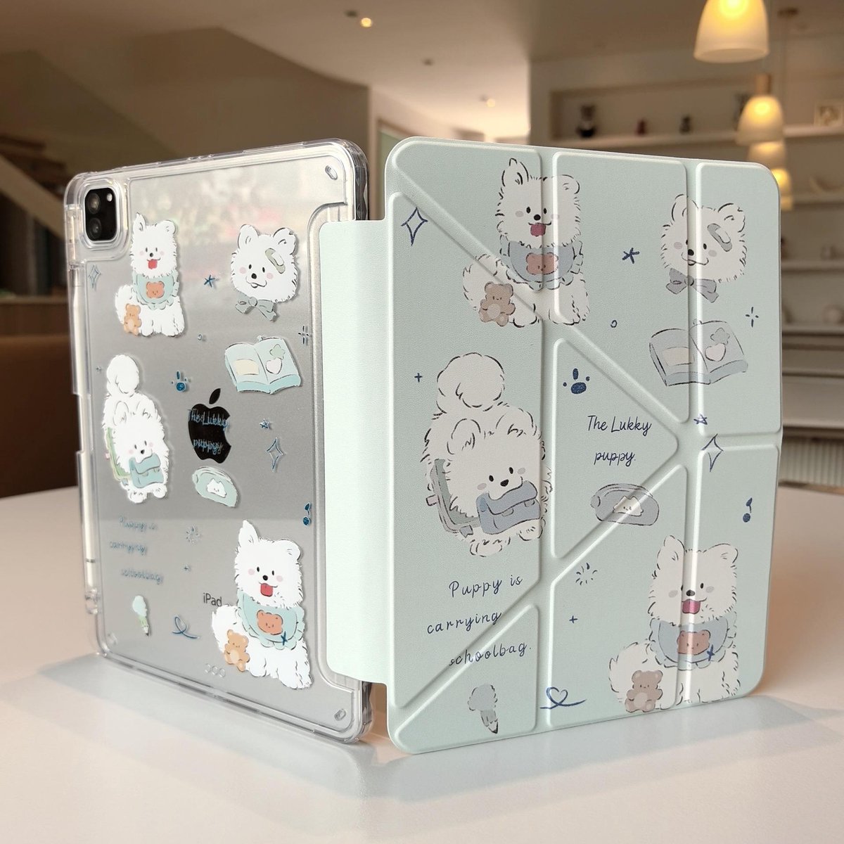 Casalora Tablet Hoes – Geschikt voor Apple iPad 11 A16 11 inch (2025) – Met Pennenhouder – Y-vormige Vouw – Lichtblauwe Puppy