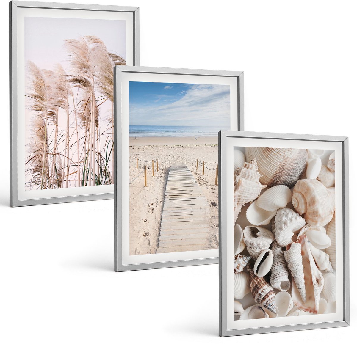 TULUP 4-Delige Schilderij Set - Zandstrand met schelpen en zeegras - 40 x 60 cm - Muurdecoratie - Wanddecoratie - Hal - Stijlvolle Muurdecoratie Zilveren lijst