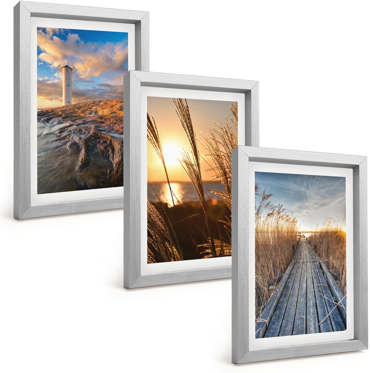 Tulup 4-Delige Schilderij Set - Uitzicht op de vuurtoren over de zee, het gras en een houten pier. - 20 x 30 cm - Wanddecoratie - Muurdecoratie - Moderne Interieurdecoratie - Moderne Wanddecoratie