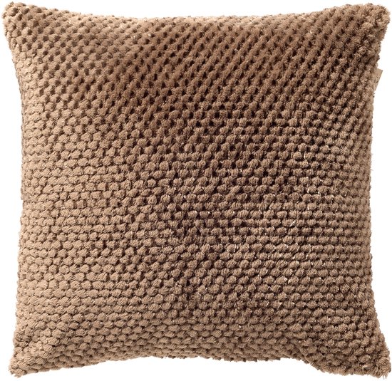 Taupekleurige kussenhoes van 45x45 cm met een pluizige, gebreide structuur en kleine lusjes.