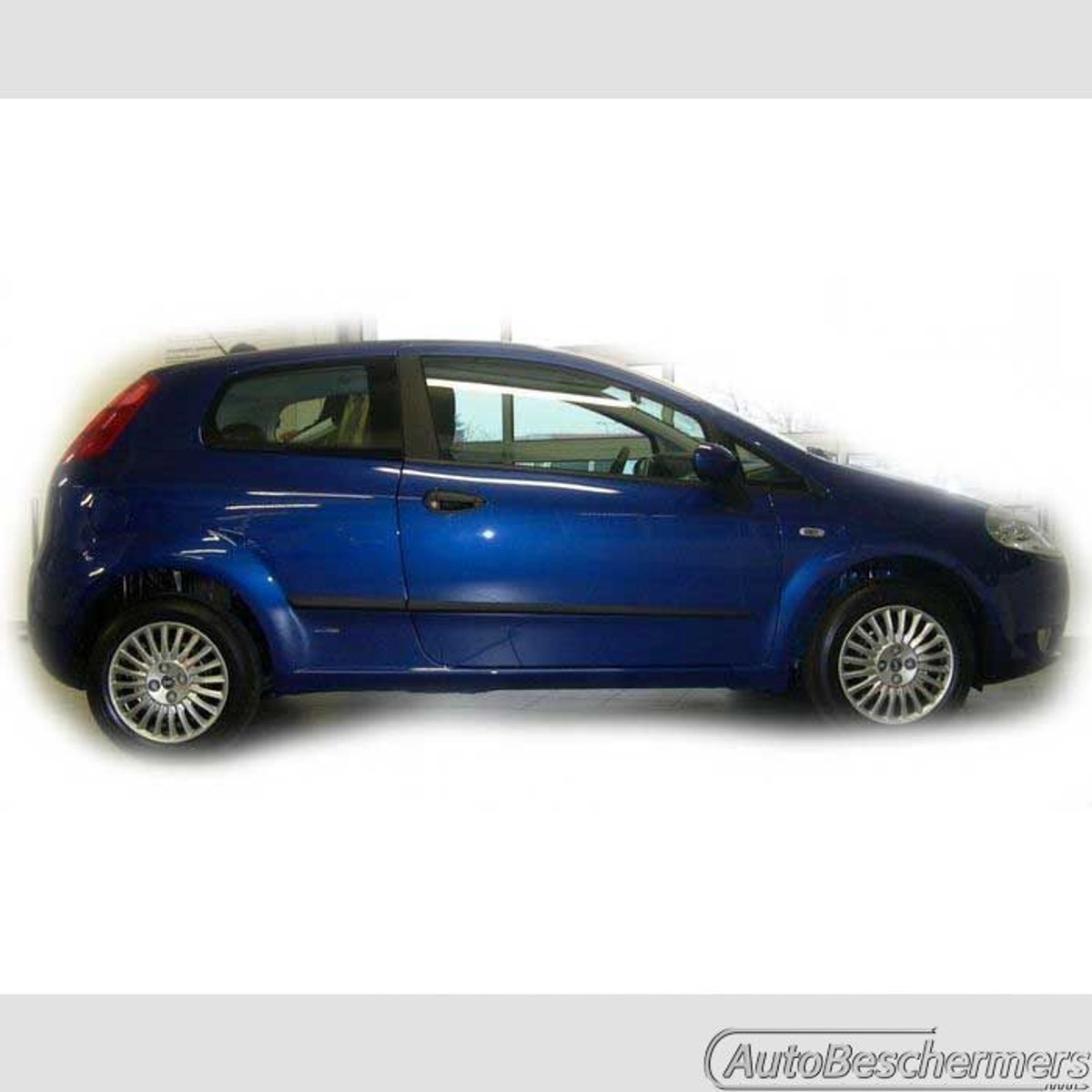Stootlijsten set zwart voor Fiat Grande Punto en EVO 3-deurs 2005-12.2011. De stootstrips zijn zelfklevend. Set a 4 stuks (#0018)