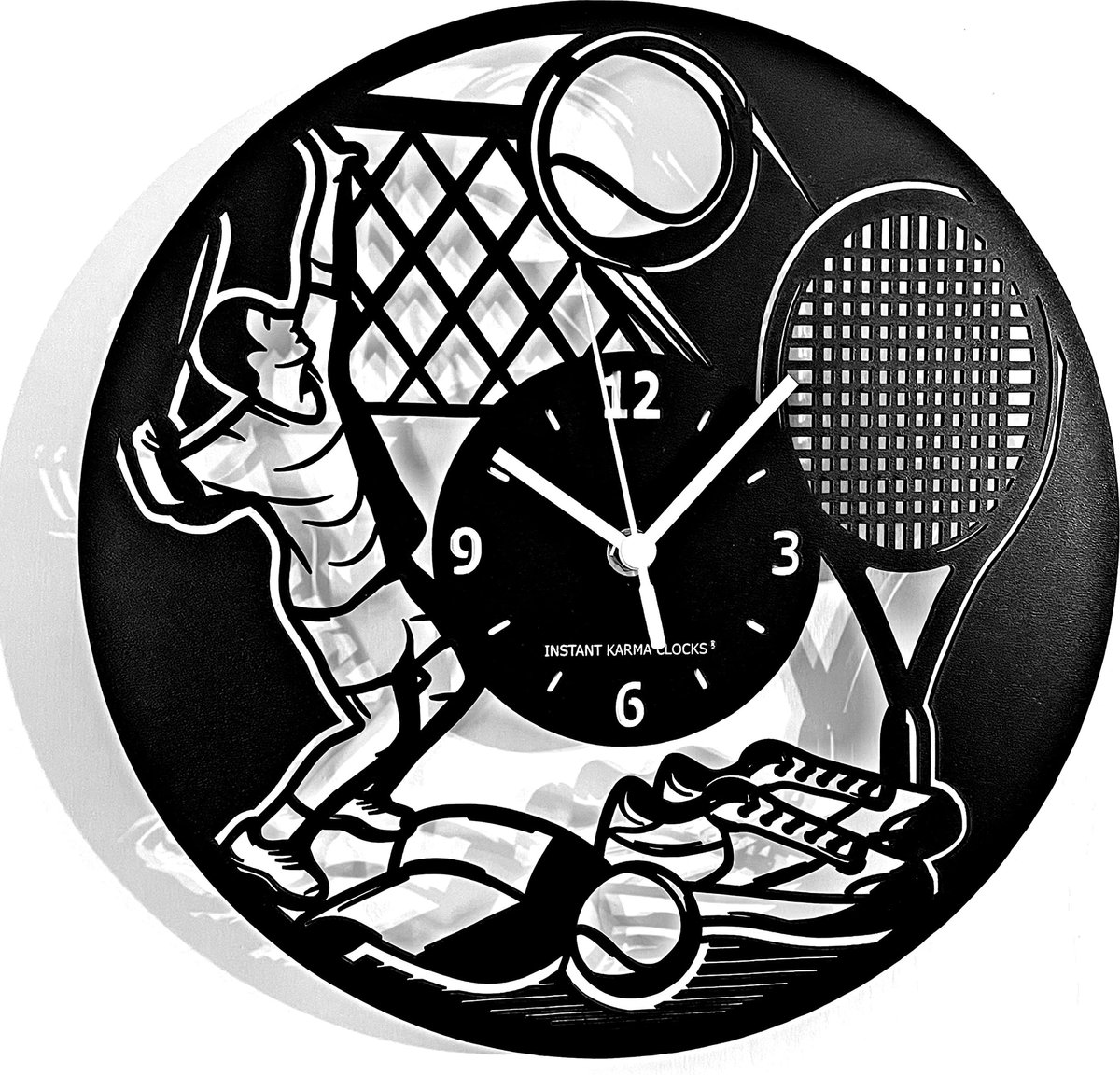 Omgoods - Wandklok Tennis Speler - Ideaal voor Sportliefhebbers