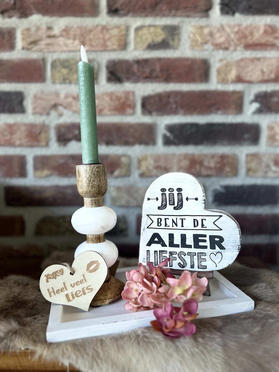 Creaties van hier – met houten hartje - Cadeau pakket Jij bent de allerliefste - dienblaadje wit - bloem - ezel - kandelaar - teksthart allerliefste wit