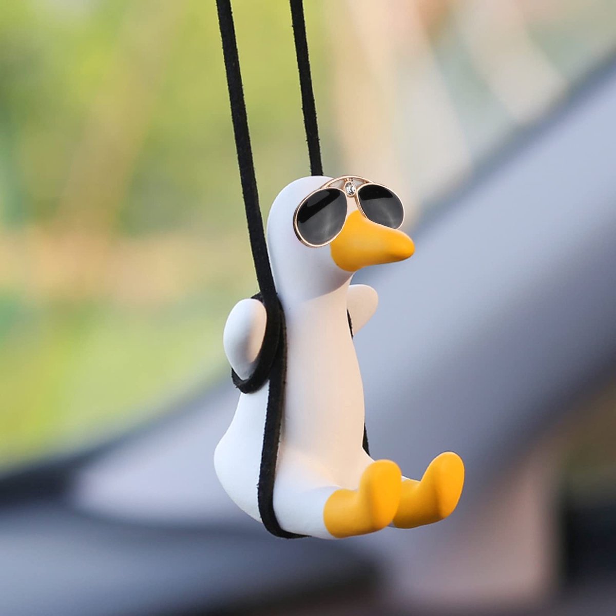 SolidKeus - Hangende Duck Charm voor Auto met Zonnebril