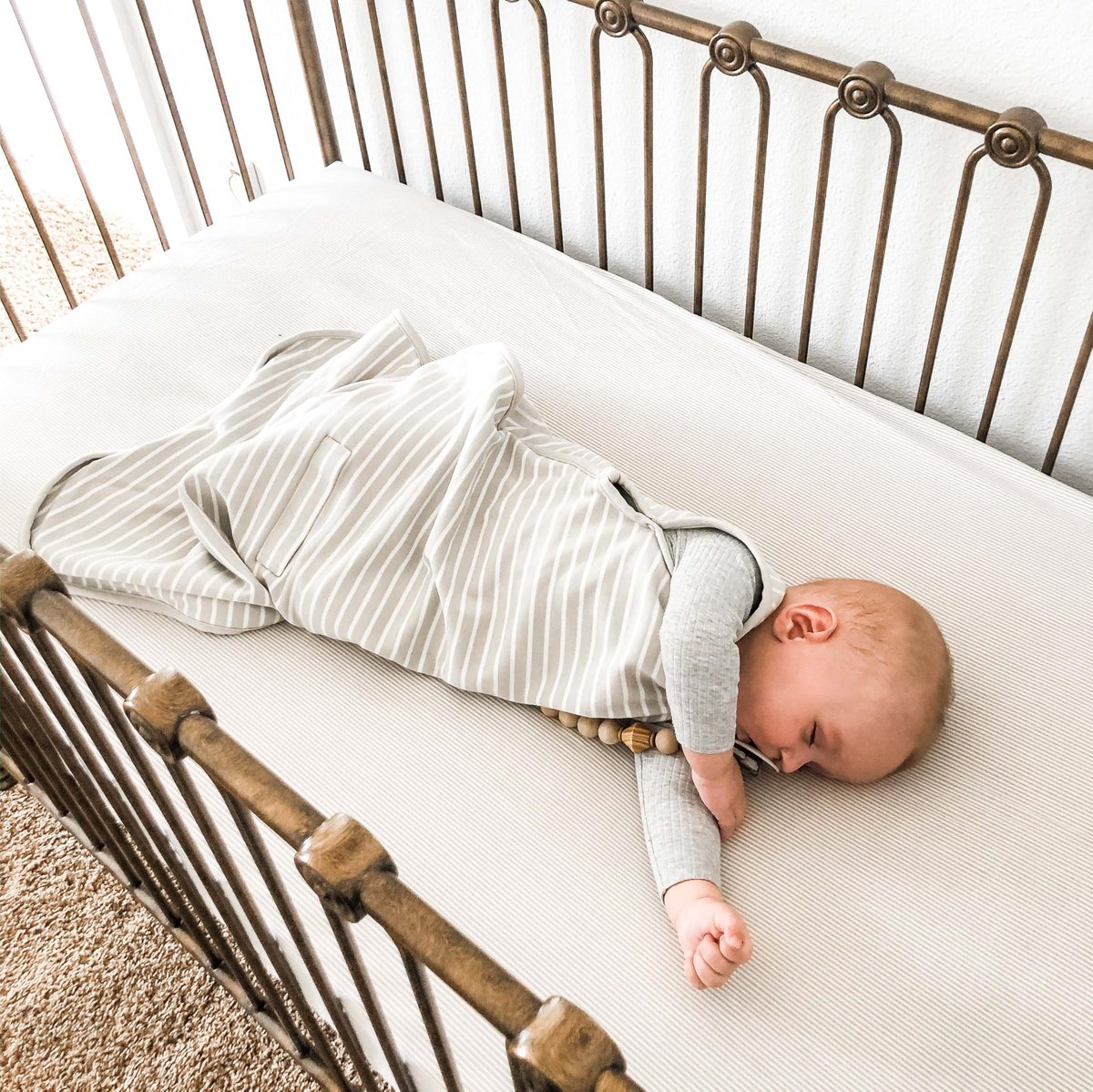 SnelShoppen - Woolino 4 Seizoenen Slaapzak - Ultieme Merino Wol en Organisch Katoen - Verstelbare Universele Maat voor Baby's (2-24 Maanden) - Grijs -
