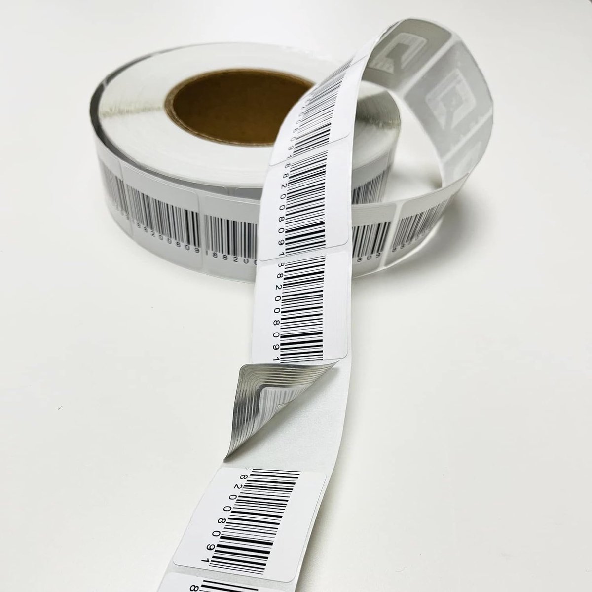 Zelfklevende labels 40 x 40 mm - met barcode - anti-diefstal labels - ideaal voor kleding en accessoires - ShopVlot