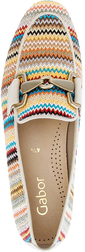 Bovenaanzicht van een Gabor instapper met multicolor zigzag patroon en beige gesp.