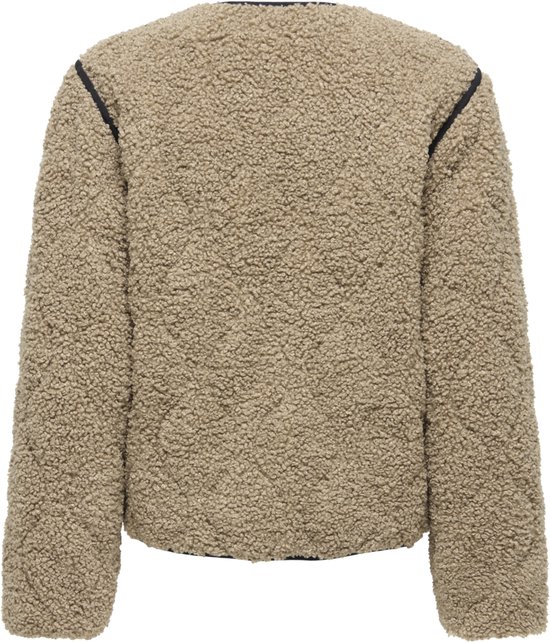 Achterkant van een bruine teddy jas met zwarte biezen.