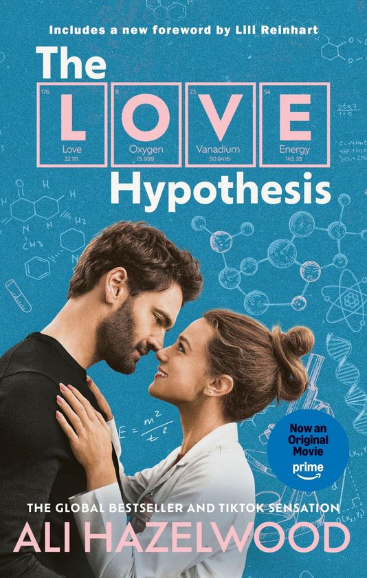 Boekomslag van 'The Love Hypothesis' met een stel dat elkaar aankijkt. Chemische formules op de achtergrond.