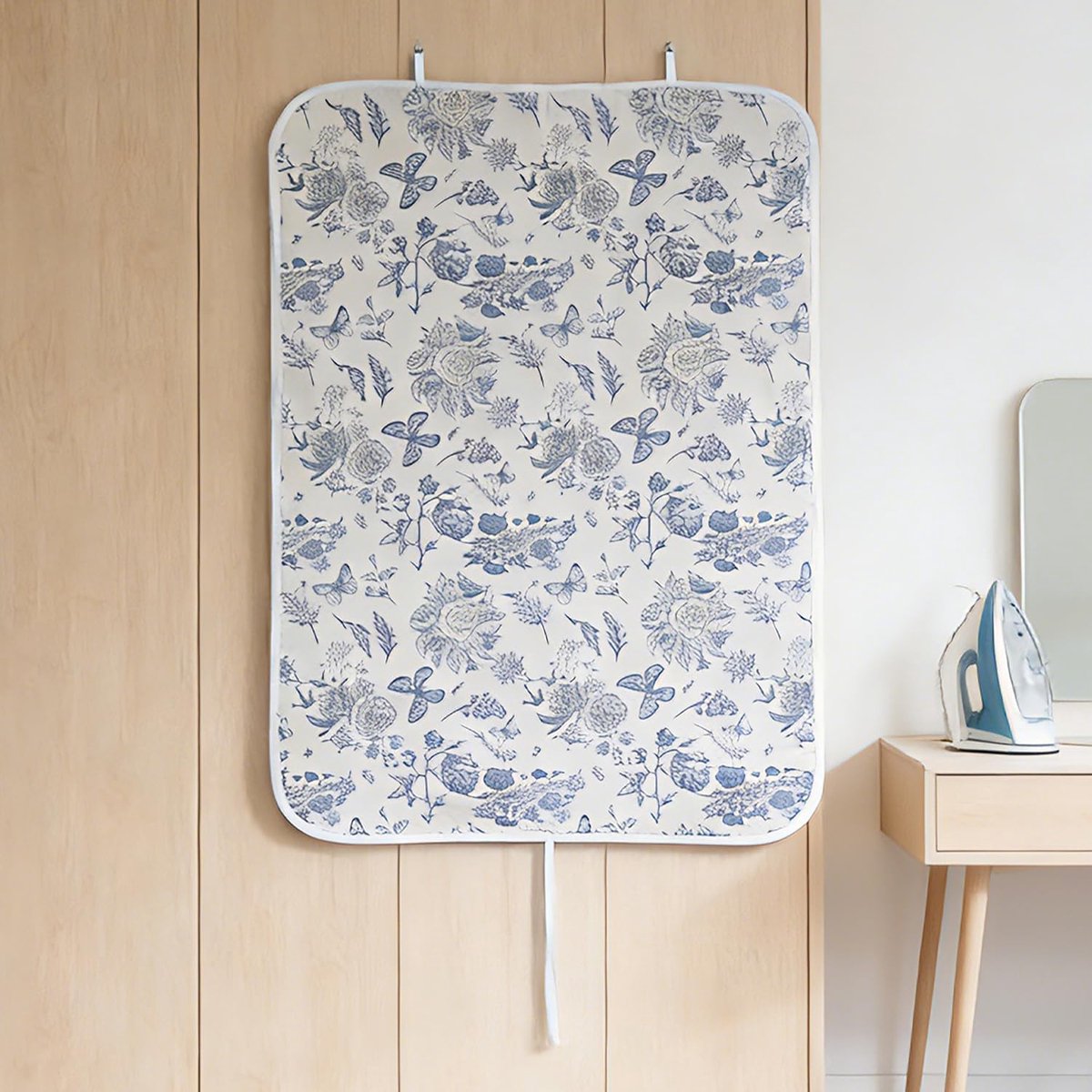 Strijkmat 29 x 39, hittebestendig strijkkussen voor tafelblad, opvouwbare strijkmat met 3 hangende haken, draagbare strijkdeken voor thuis en op reis