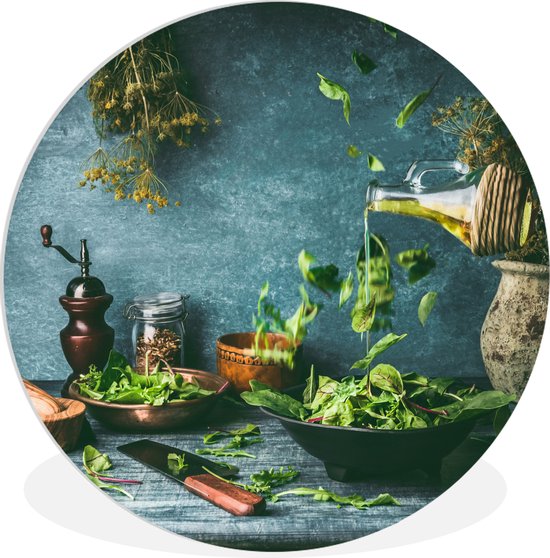 WallCircle - Wandcirkel ⌀ 90 - Groene salade met olijfolie op keukentafel - Ronde schilderijen woonkamer - Wandbord rond - Muurdecoratie cirkel - Kamer decoratie binnen - Wanddecoratie muurcirkel - Woonaccessoires