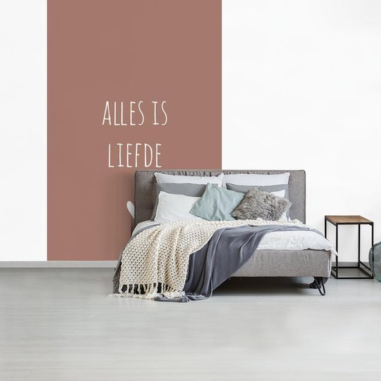 Behang - Fotobehang Quotes - Bløf - Alles is liefde - Spreuken - Breedte 200 cm x hoogte 300 cm