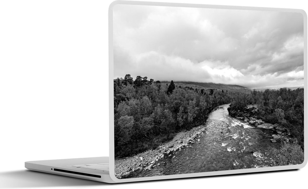 Afbeelding van product SleevesAndCases  Laptop sticker - 17.3 inch - Het struikgewas rondom een riviertje in het Nationaal park Abisko - zwart wit