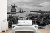 Behang - Fotobehang Molen - Nederland - Zwart - Wit - Breedte 390 cm x hoogte 260 cm