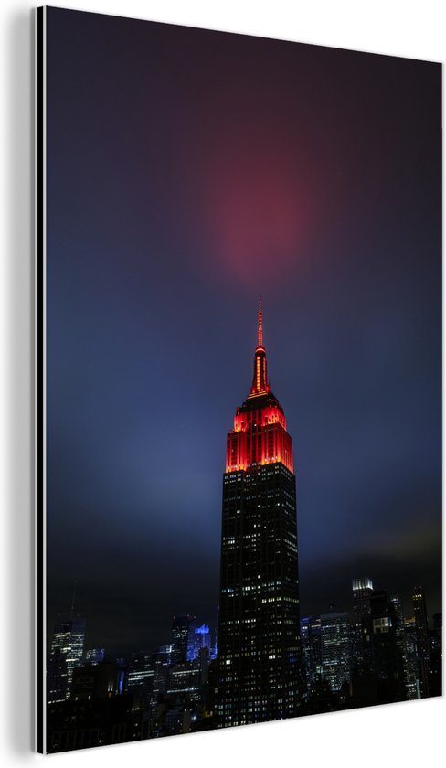 Wanddecoratie Metaal - Aluminium Schilderij Industrieel - Rode kleur in de top van het Empire State Building in New York - 60x80 cm - Dibond - Foto op aluminium - Industriële muurdecoratie - Voor de woonkamer/slaapkamer