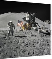 Astronaut salutes beside U.S. flag (maanlanding) - Foto op Dibond - 40 x 40 cm