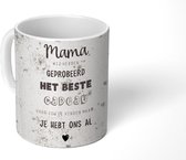 Mok - Koffiemok - Spreuken - Quotes Mama Je Hebt Ons Al - Moederdag - Cadeau moeder - Retro - Quotes - Mama - Mokken - 350 ML - Beker - Koffiemokken - Theemok - Mok met tekst