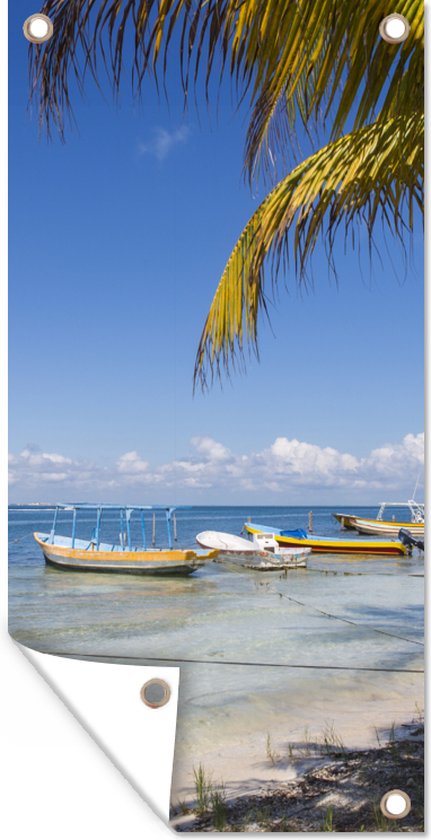 Tuinposter Het strand van het Noord-Amerikaanse Isla Mujeres met boten - 40x80 cm - Wanddecoratie Buiten - Tuinposter - Tuindoek - Schuttingposter - Tuinschilderij