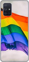 Samsung Galaxy A51 hoesje - Foto van een regenboog vlag - Siliconen Telefoonhoesje