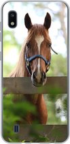 Geschikt voor Samsung Galaxy A10 hoesje - Paard - Natuur - Hek - Siliconen Telefoonhoesje