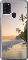 Geschikt voor Samsung Galaxy A21s hoesje - Strand - Zee - Palmboom - Siliconen Telefoonhoesje