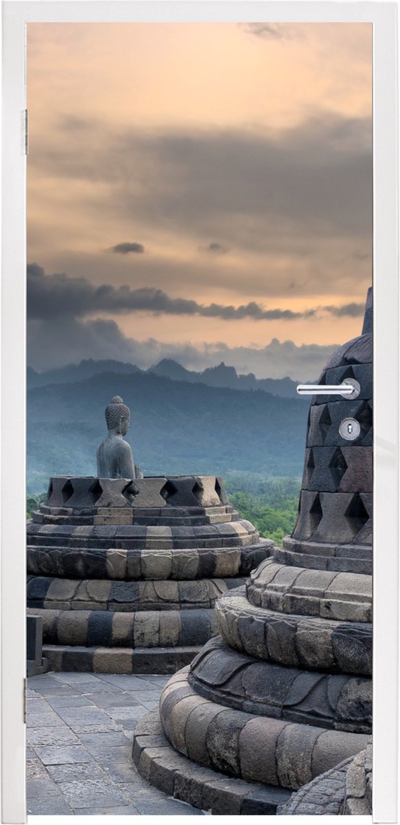 Afbeelding van product StickerSnake  Deursticker Donkere wolken boven de Borobudur tempel - 80x205 cm - Deurposter