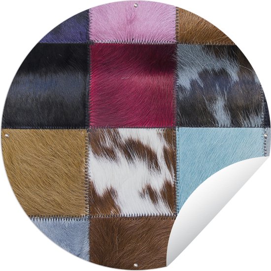 Tuincirkel Een kleurrijk en geruit tapijt met onder andere een koeienhuid - 60x60 cm - Ronde Tuinposter - Buiten