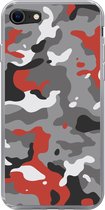 Geschikt voor iPhone SE 2020 hoesje - Camouflage patroon met rode accenten - Siliconen Telefoonhoesje - Verjaardag cadeau tiener