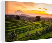 Canvas Schilderij Landschap van Indonesië tijdens zonsondergang - 30x20 cm - Wanddecoratie