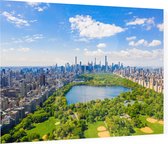 Groene strook van Central Park en de skyline van New York - Foto op Plexiglas - 90 x 60 cm