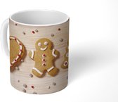 Mok - kerstkoekjes op hout - 350 ML - Beker - Kerst Cadeau - Kerst Cadeautjes - Kerstcadeau Man - Kerstcadeau Vrouw