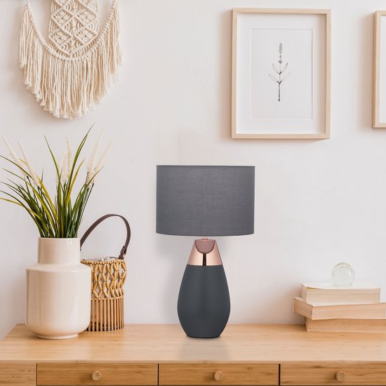 Moderne nachtkastlamp met touch HIER kopen