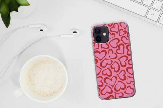 Telefoonhoesje Geschikt voor iPhone 12 hoesje - Een illustratie van behang met rode hartjes - Siliconen Telefoonhoesje Telefoonhoesje
