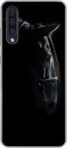Geschikt voor Samsung Galaxy A50 hoesje - Paard - Licht - Zwart - Siliconen Telefoonhoesje