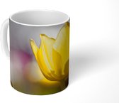 Mok - Zijaanzicht van een gele tulp - 350 ML - Beker