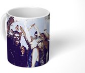 Mok - Een groep mensen in een disco - 350 ML - Beker