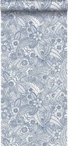 ESTAhome behang bloemtekeningen blauw op wit - 148615 - 53 x 1005 cm