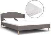 Bed met matras stof lichtgrijs 140x200 cm