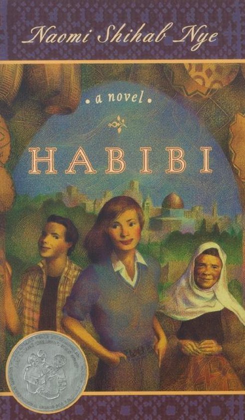 Couverture du livre Habibi avec trois personnes et un paysage urbain en arrière-plan.