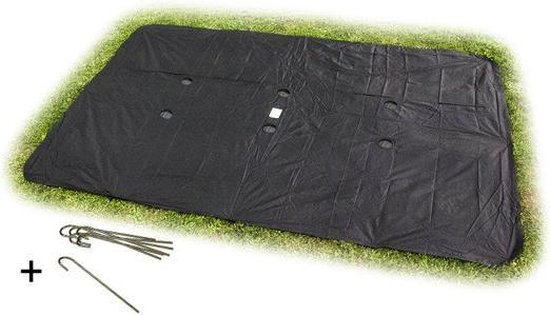 Zwarte rechthoekige trampoline afdekhoes op gras, met haringen.