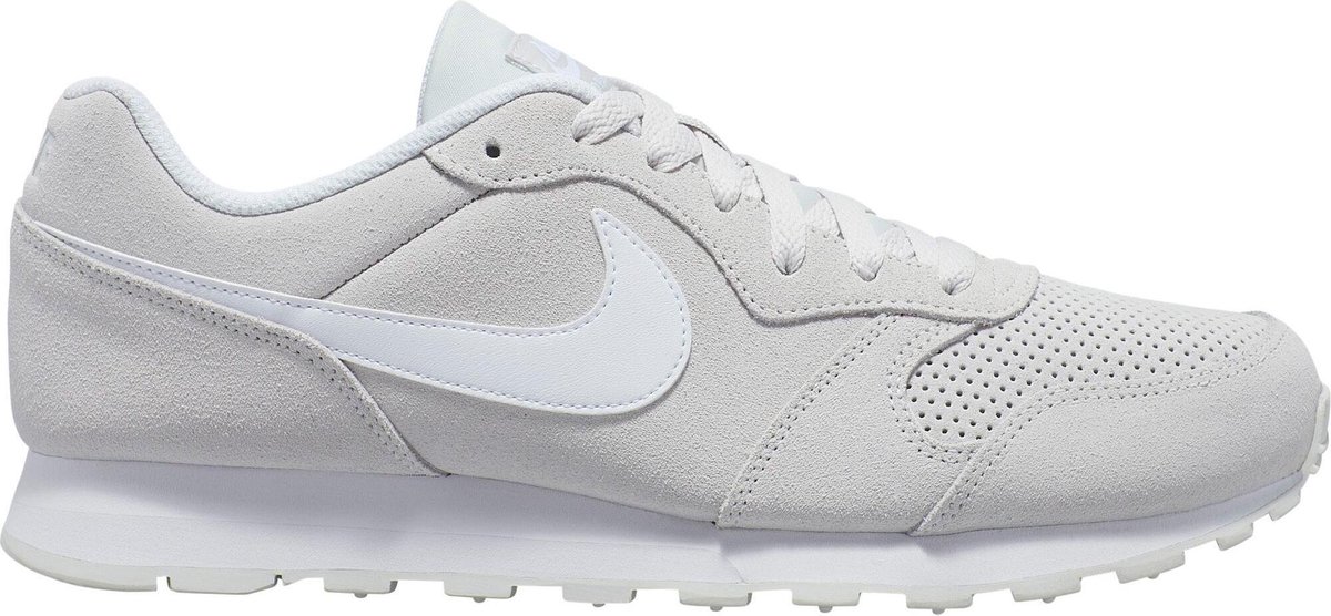 Nike Md Runner 2 Suede Heren Sneakers - Platinum Tint/White - Maat 43 | bol