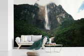 Behang - Fotobehang Onderaanzicht van de watervallen in het Nationaal park Canaima in Zuid Amerika - Breedte 420 cm x hoogte 280 cm