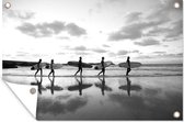 Tuinposters buiten Surfers langs het strand - zwart wit - 90x60 cm - Tuindoek - Buitenposter