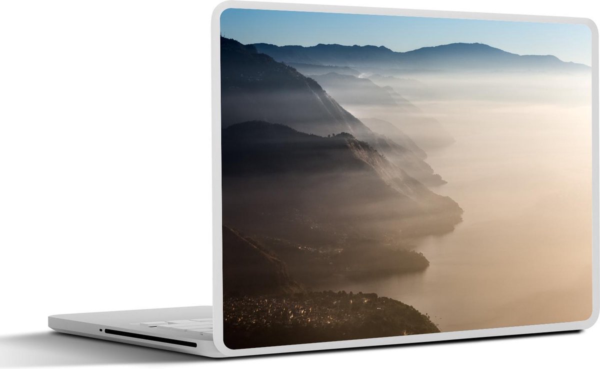 Afbeelding van product SleevesAndCases  Laptop sticker - 14 inch - Meer - Berg - Mist
