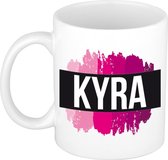Kyra  naam cadeau mok / beker met roze verfstrepen - Cadeau collega/ moederdag/ verjaardag of als persoonlijke mok werknemers