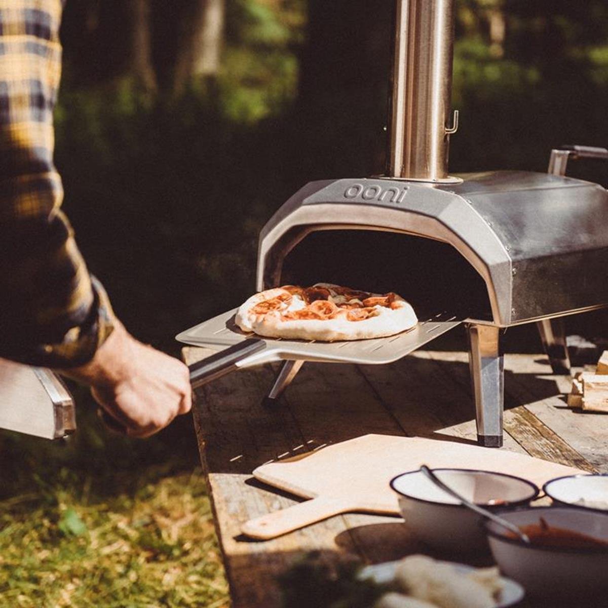 Ooni Karu 12 - Multi-fuel pizza oven for wood and charcoal